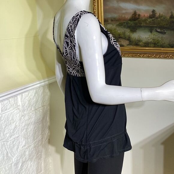 Lululemon Elevate Tank Top Black & White - Picture 5 of 13